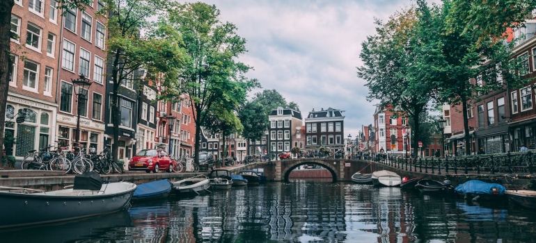 a photo of a bridge in Amsterdam 